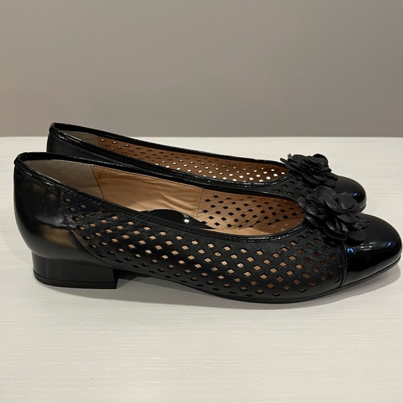 Vintage Floral-Detail Flats - Picture 3 of 8